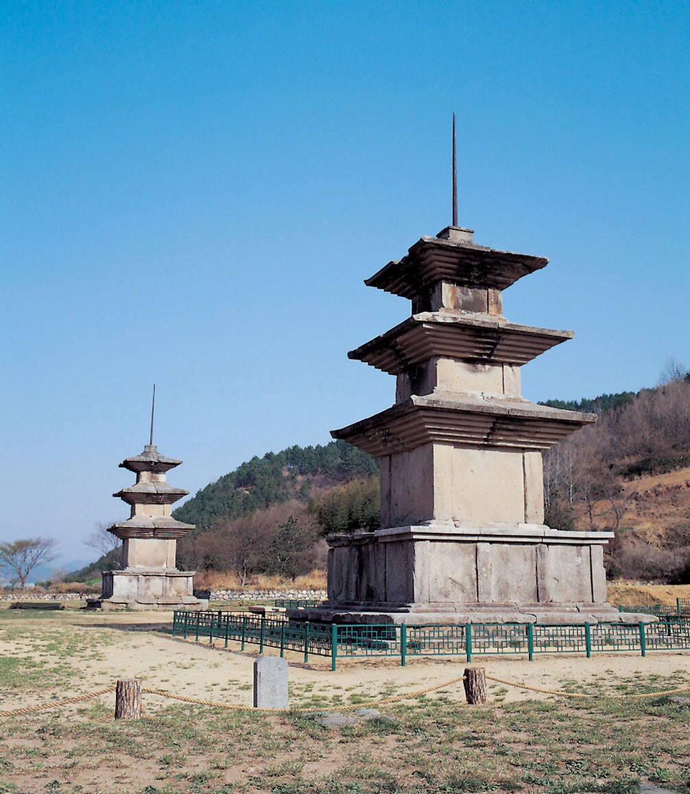 경주 감은사지 동ㆍ서 삼층석탑_1