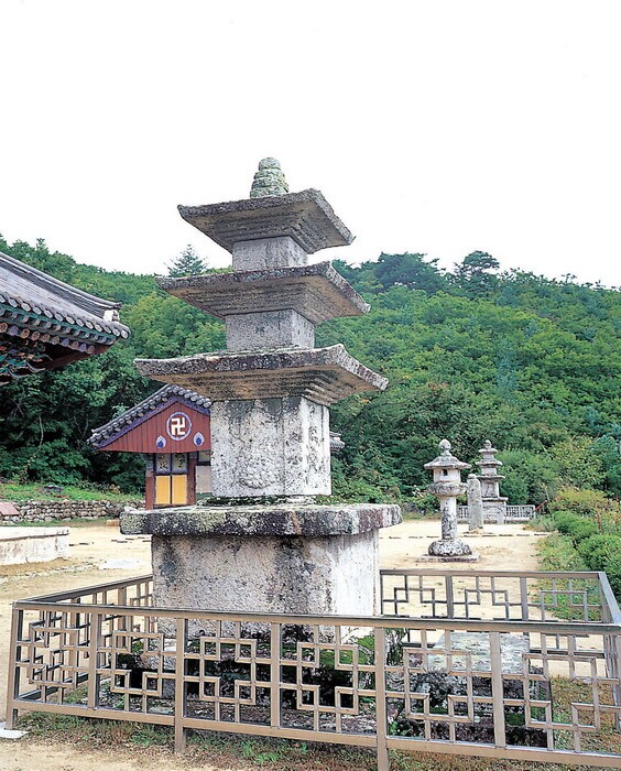 김천 청암사 수도암 동서 삼층석탑_1